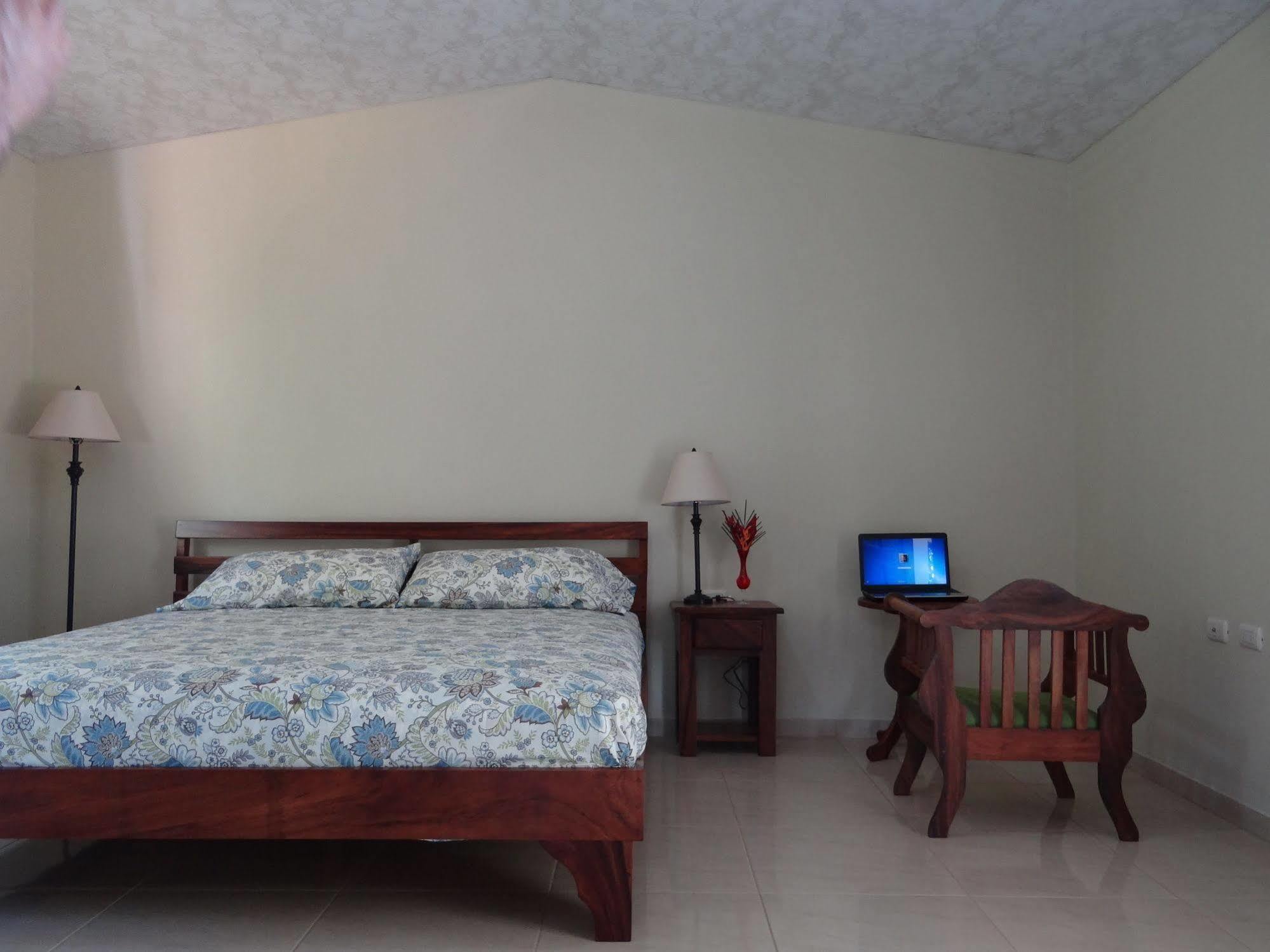 B&B Garden Grecia Bagian luar foto