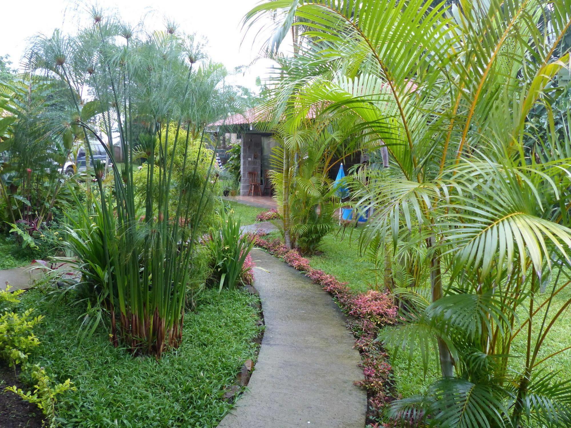 B&B Garden Grecia Bagian luar foto